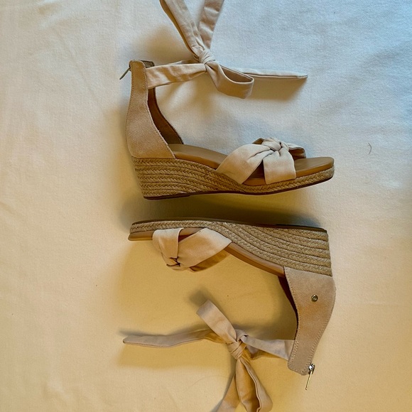 UGG Tan & Cream Espadrilles with bow detail & cushioned soles - Picture 4 of 7